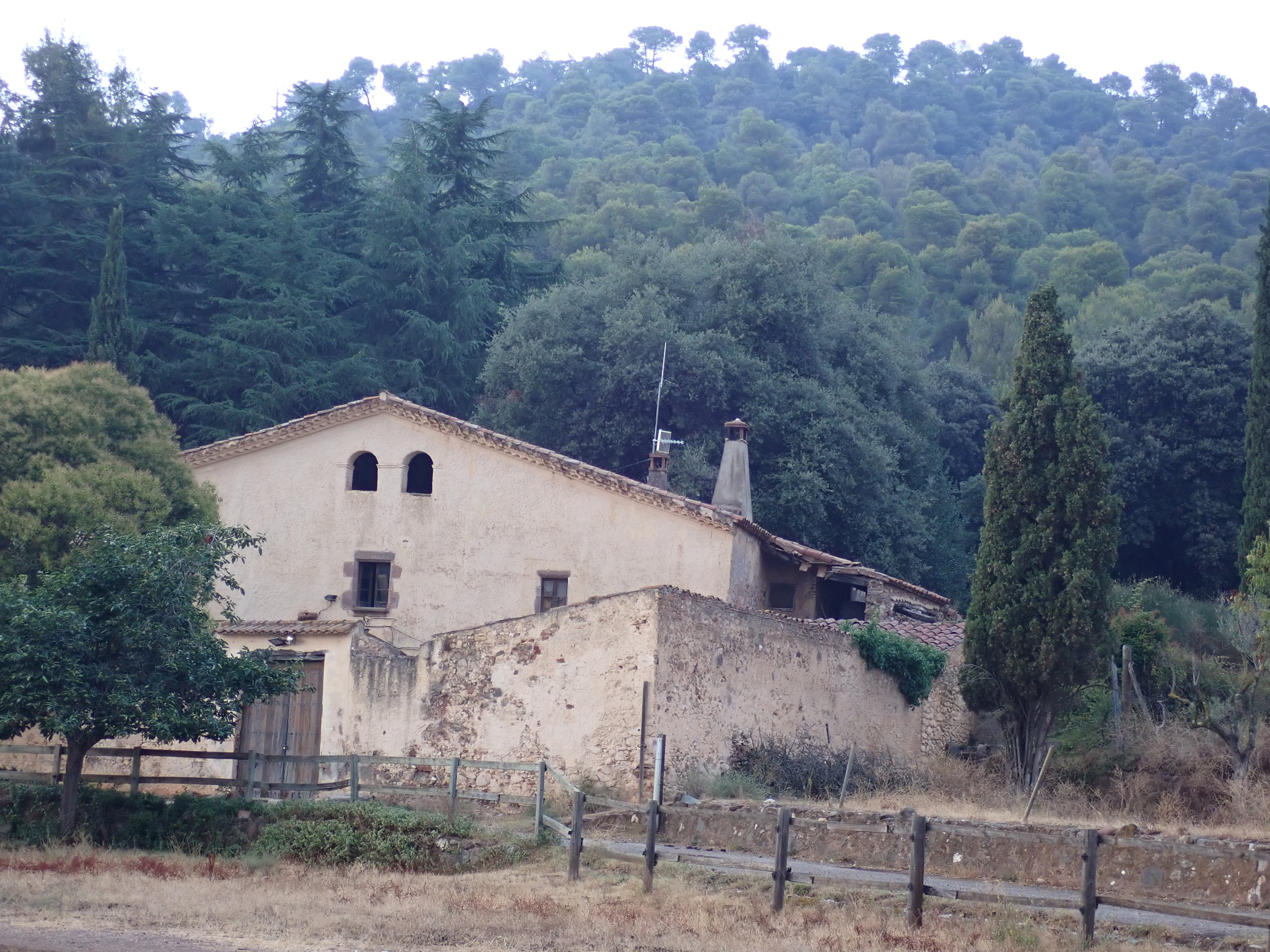 Foto de la fa&ccedil;ana de la Masia de Can Garrigosa.