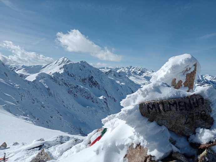 Pic Mil Menuts (2.779 m) i pic Estany Mort (2.746 m) des de la Vall de Ransol