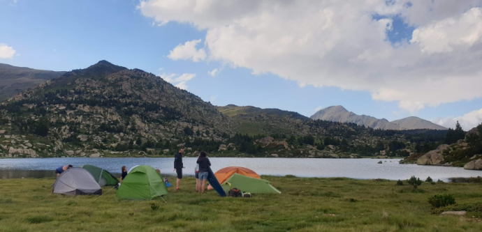 Acampada lliure a l’estany de la Pradella (les Bulloses, Capcir)