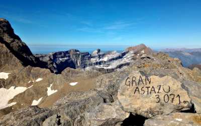 Pics d'Aztazous (3.012 i 3.071 m) des de la Vall de Pineta
