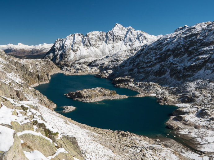 Estanys, rius i mar. Montardo (2.833m)
