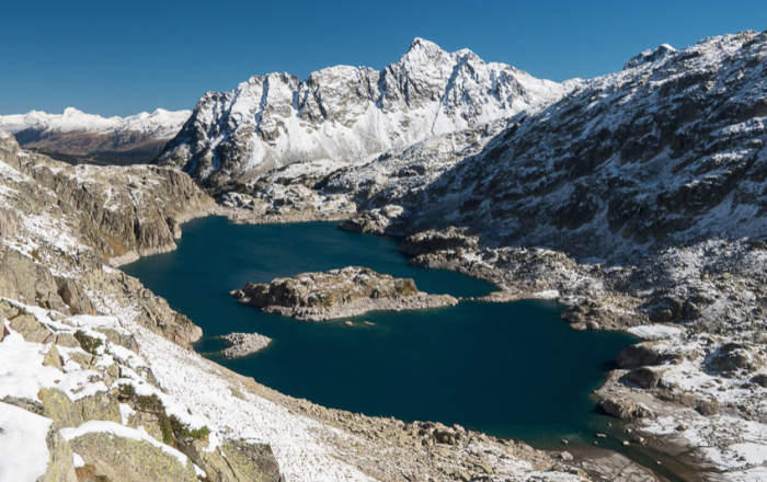 Estanys, rius i mar. Montardo (2.833m)