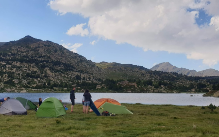 Acampada lliure a l’estany de la Pradella (les Bulloses, Capcir)